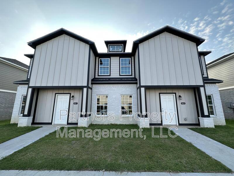 Townhouse for rent at 940 S Amarillo Ave #1, Fayetteville, AR 72704