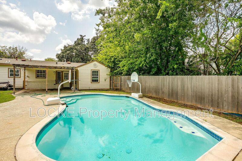 House for rent at 3524 S Dr, Fort Worth, TX 76109