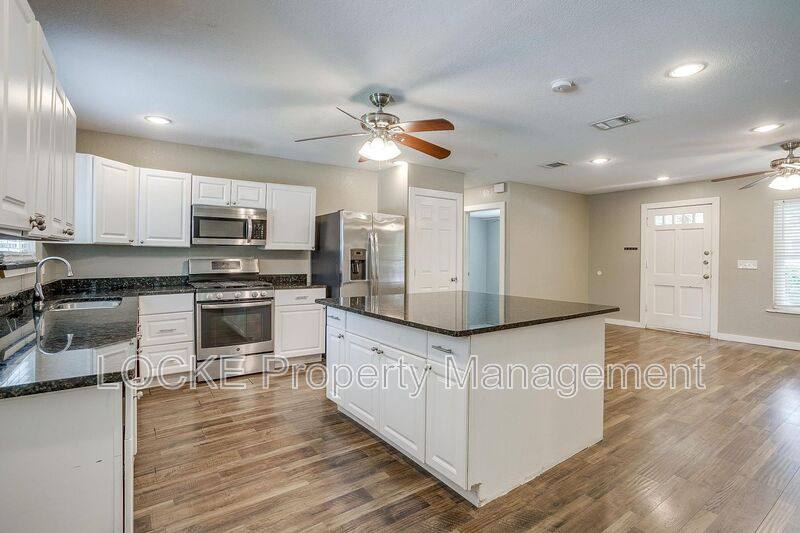 House for rent at 3524 S Dr, Fort Worth, TX 76109
