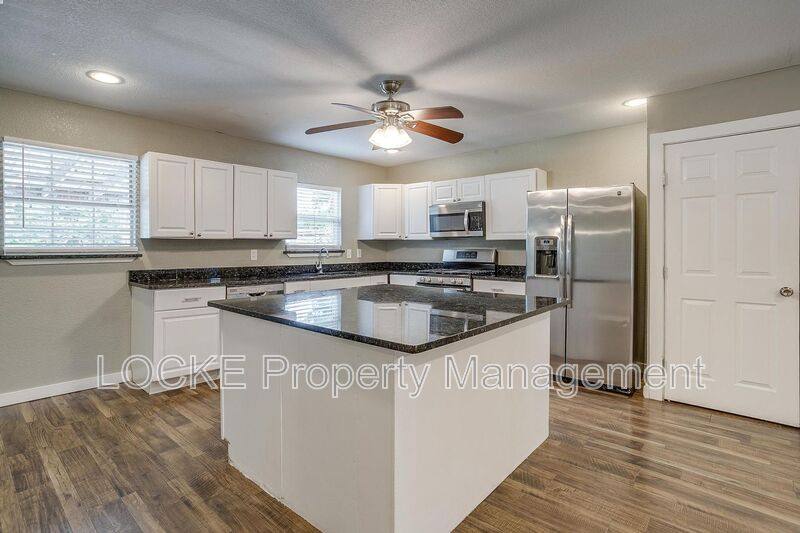 House for rent at 3524 S Dr, Fort Worth, TX 76109