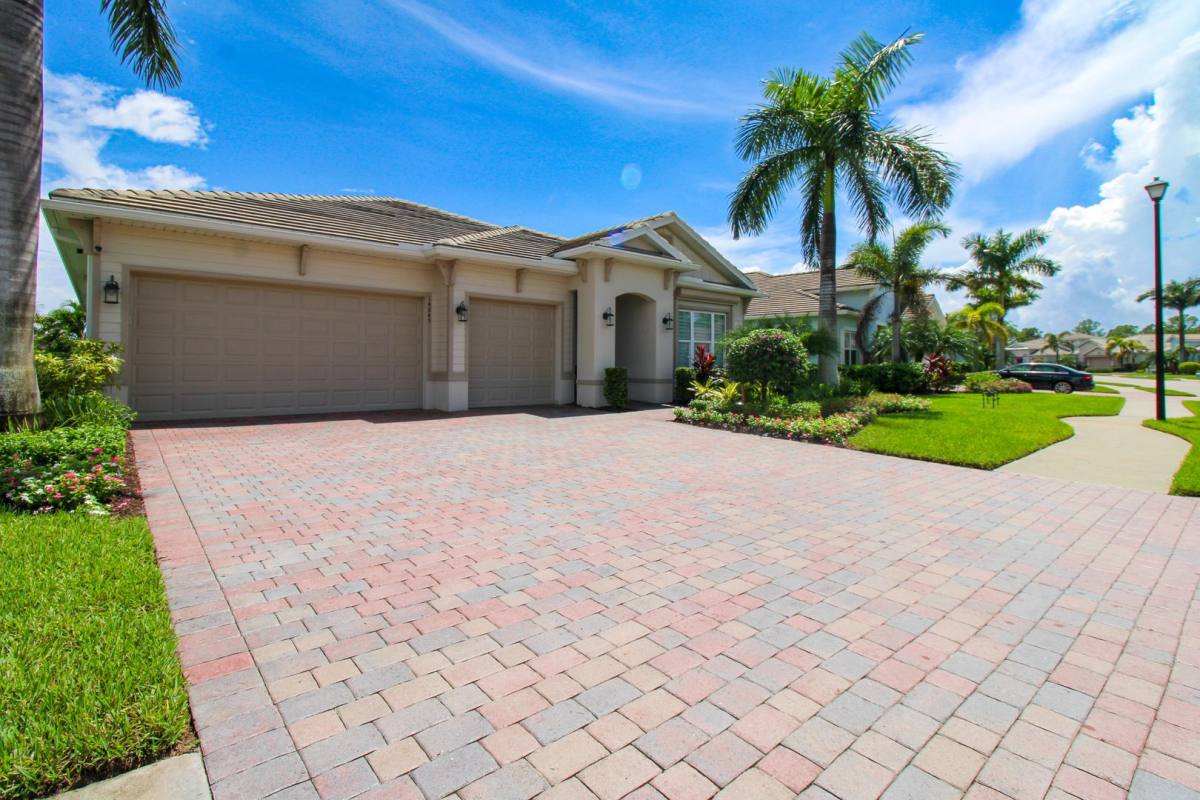 House for rent at 14849 Windward Lane, Naples, FL 34114