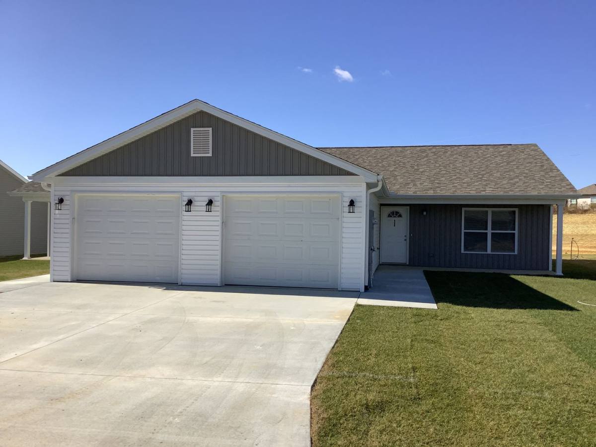 Apartment for rent at 880 882 Highland Point Dr, Jackson, MO 63755