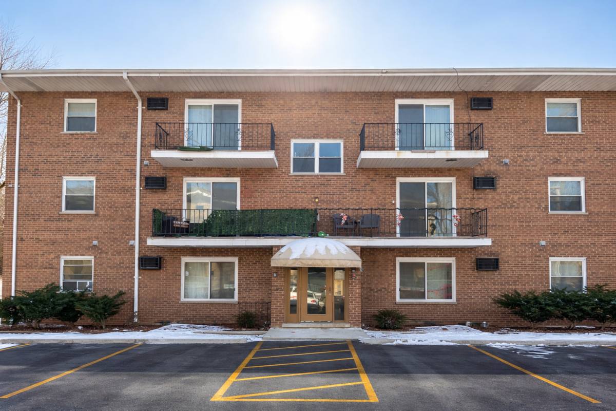 Apartment for rent at 9700-02 Nottingham Ave, Chicago Ridge, IL 60415