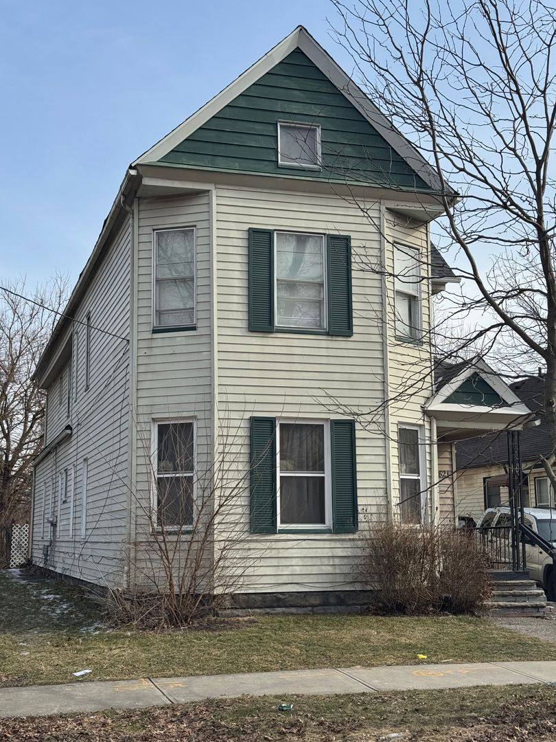 Apartment for rent at 3821 E 55th St, Cleveland, OH 44105