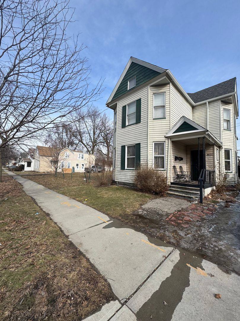 Apartment for rent at 3821 E 55th St, Cleveland, OH 44105