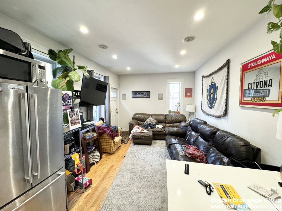Apartment for rent at 7 Grant St #1, Dorchester, MA 02125