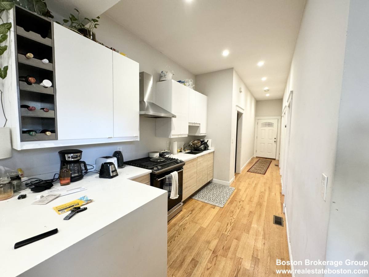 Apartment for rent at 7 Grant St #1, Dorchester, MA 02125