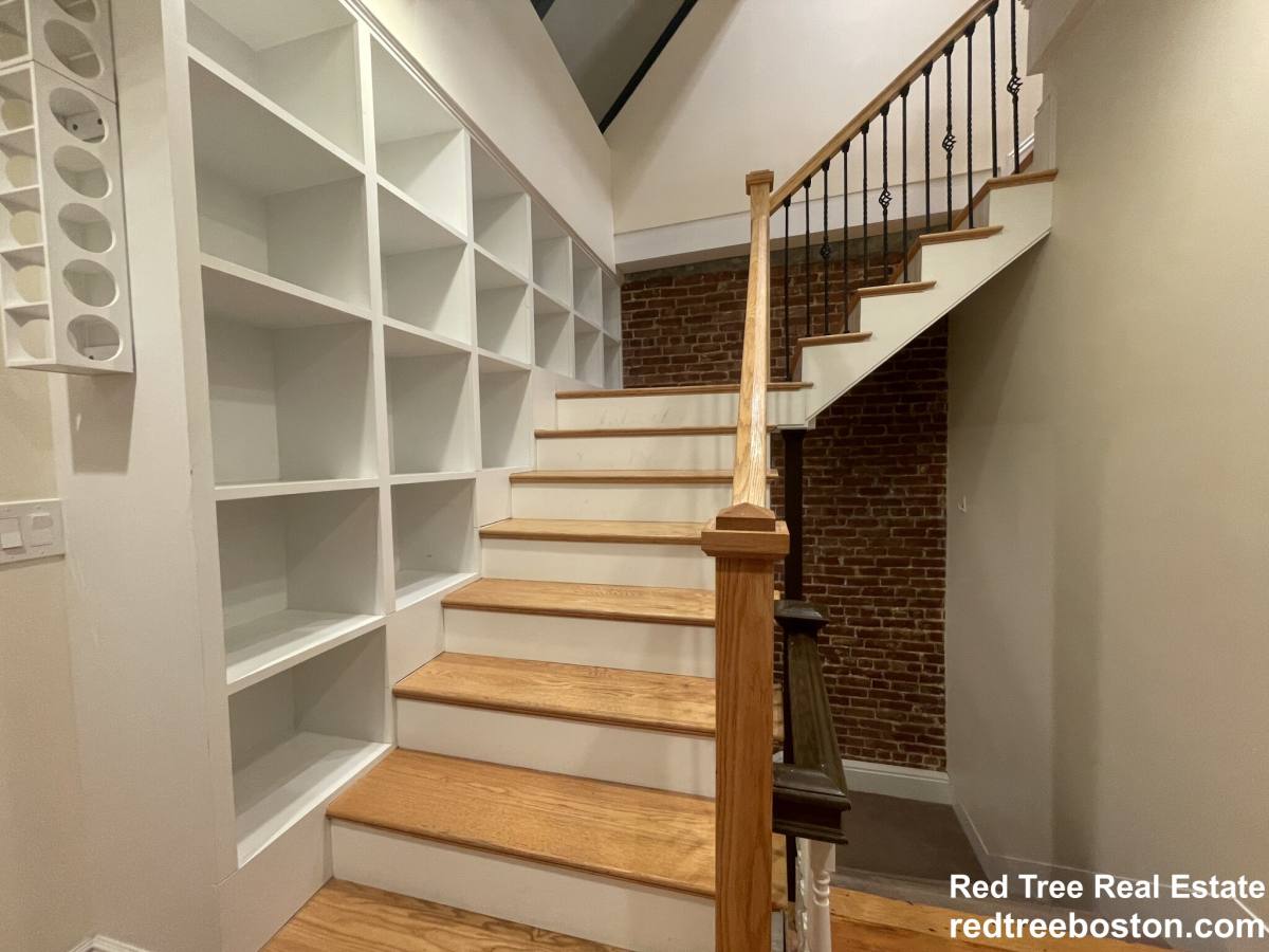 Apartment for rent at 1616 Beacon St #3, Brookline, MA 02446