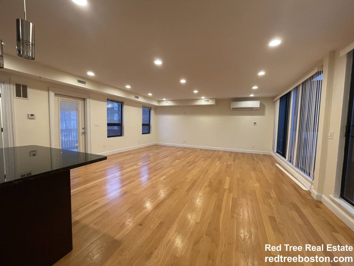 Apartment for rent at 1616 Beacon St #3, Brookline, MA 02446