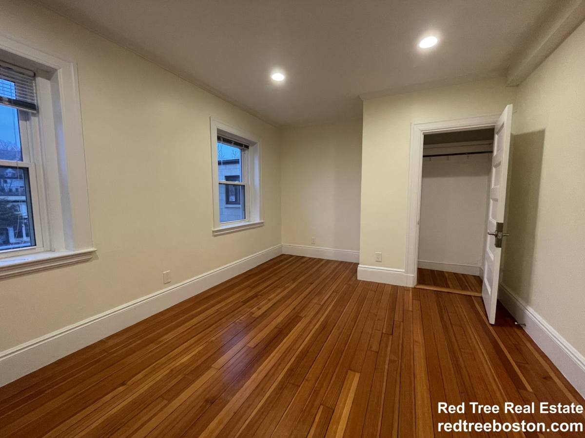 Apartment for rent at 1616 Beacon St #3, Brookline, MA 02446