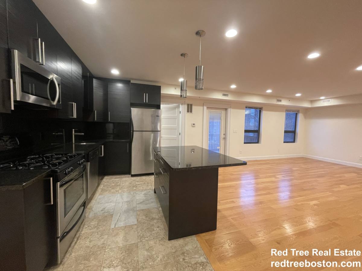 Apartment for rent at 1616 Beacon St #3, Brookline, MA 02446