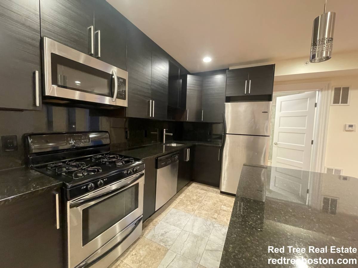 Apartment for rent at 1616 Beacon St #3, Brookline, MA 02446