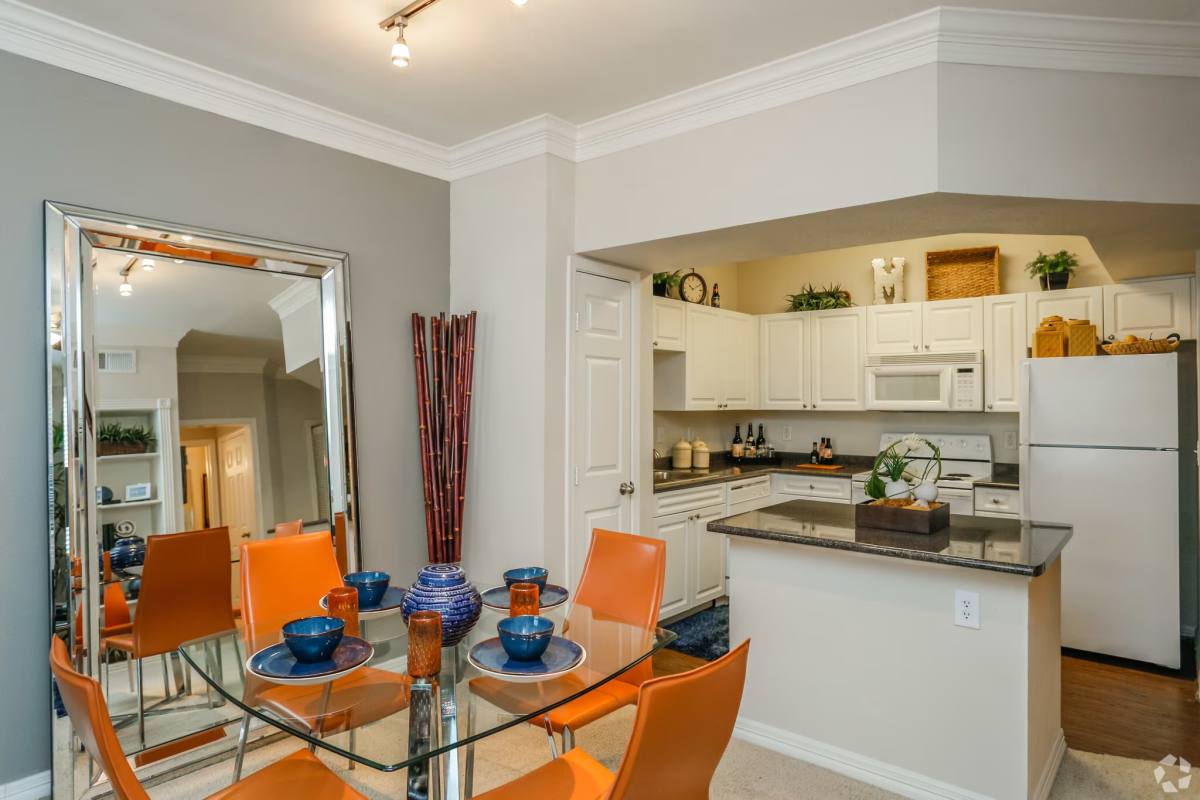 Apartment for rent at 616 Memorial Heights Dr #EAMH, Houston, TX 77007