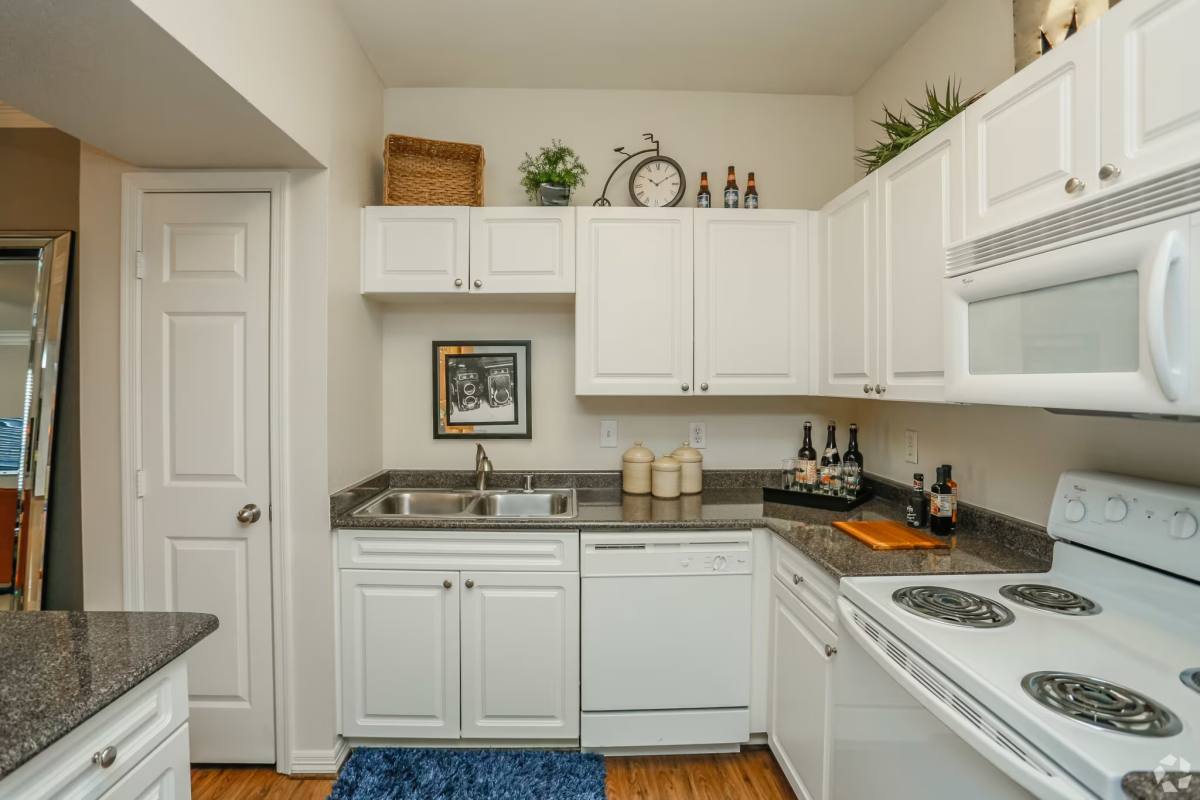 Apartment for rent at 616 Memorial Heights Dr #EAMH, Houston, TX 77007