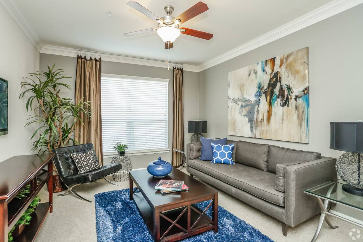 Apartment for rent at 616 Memorial Heights Dr #EAMH, Houston, TX 77007