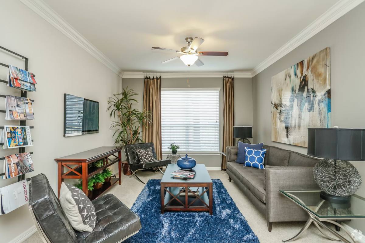 Apartment for rent at 616 Memorial Heights Dr #EAMH, Houston, TX 77007