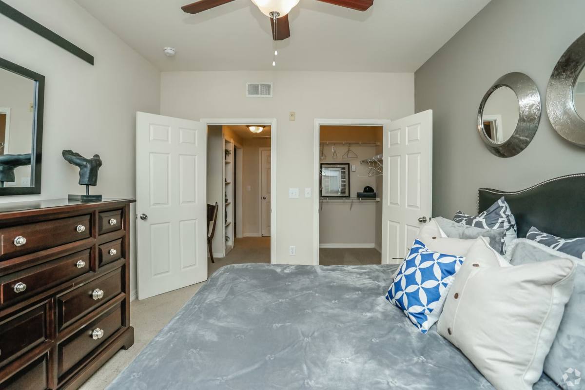 Apartment for rent at 616 Memorial Heights Dr #EAMH, Houston, TX 77007