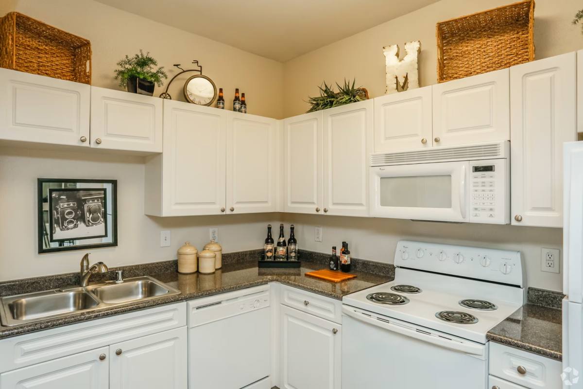 Apartment for rent at 616 Memorial Heights Dr #EAMH, Houston, TX 77007