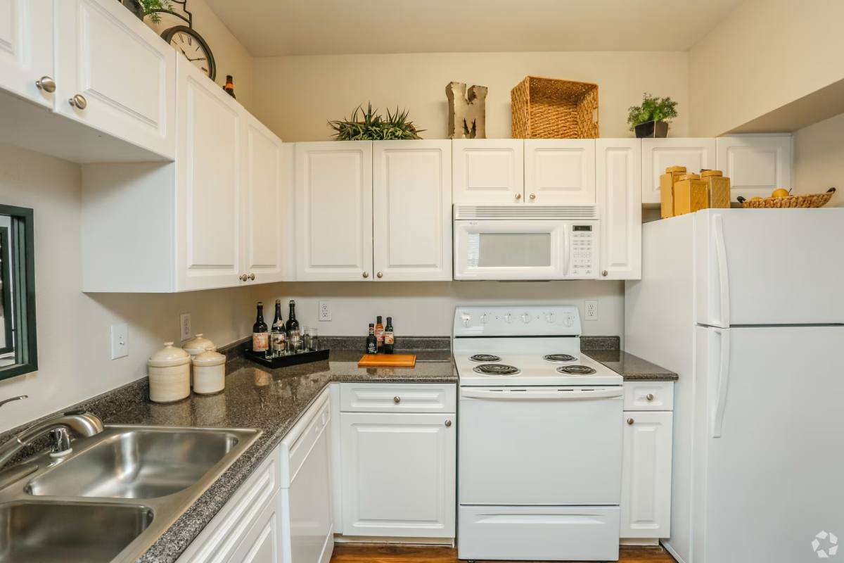Apartment for rent at 616 Memorial Heights Dr #EAMH, Houston, TX 77007