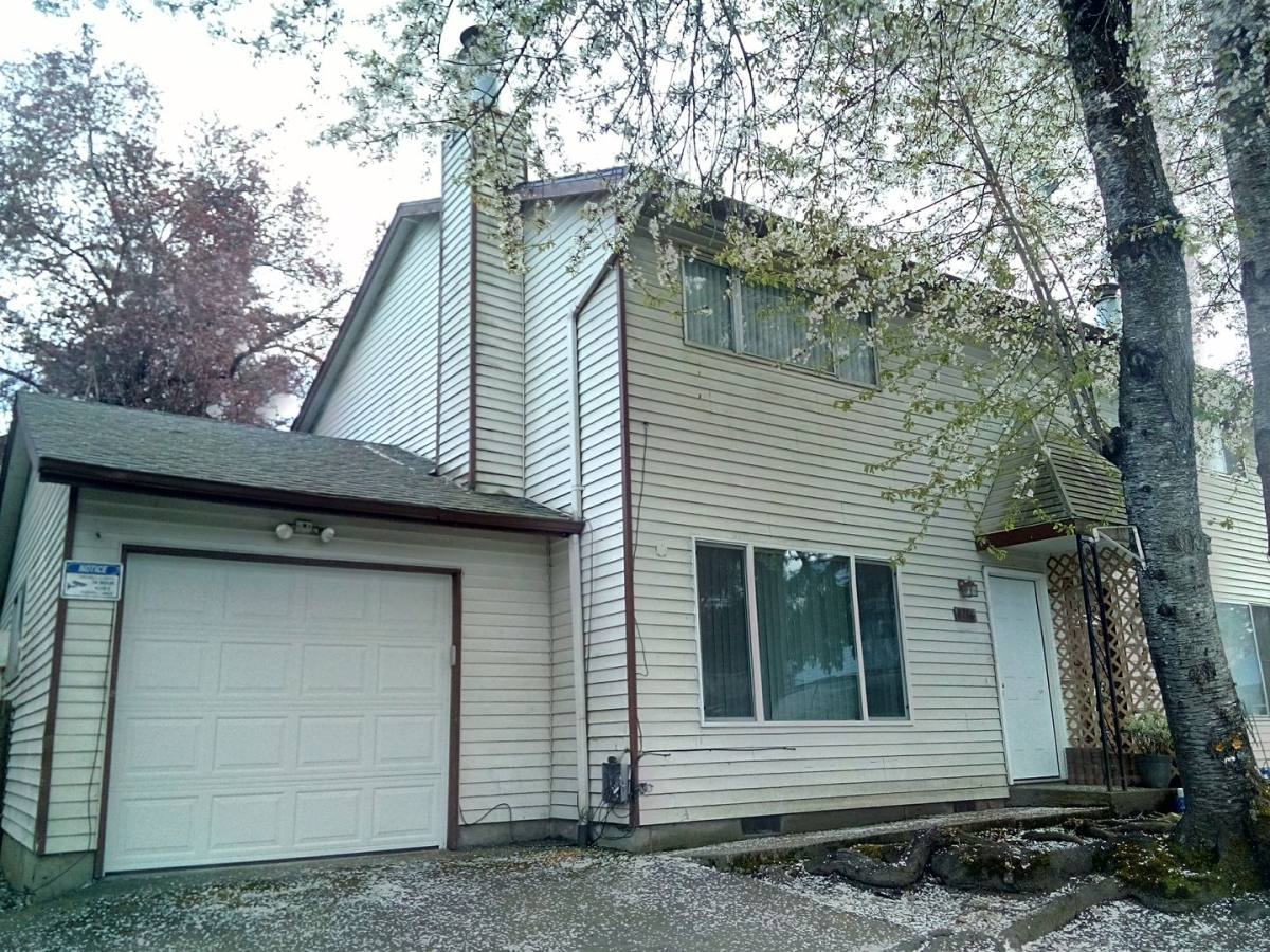 Townhouse for rent at 8726 - 8756 SE Henderson St, Portland, OR 97266