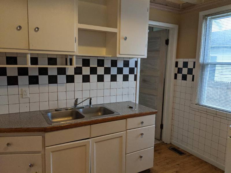 Apartment for rent at 1021 Ames St #1, Saginaw, MI 48602