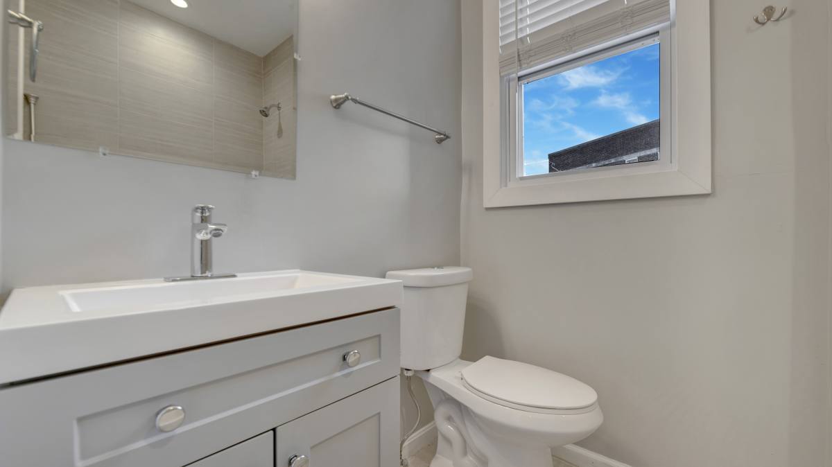 Apartment for rent at 1911 M St NE #1, Washington, DC 20002