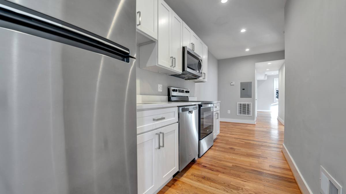 Apartment for rent at 1911 M St NE #1, Washington, DC 20002