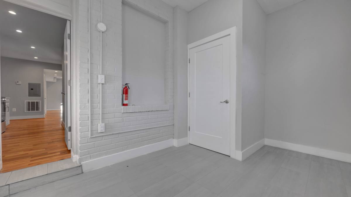 Apartment for rent at 1911 M St NE #1, Washington, DC 20002