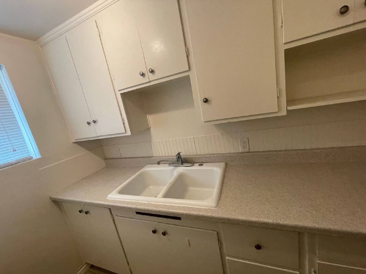 Apartment for rent at 1911 Kincaid St #4, Eugene, OR 97405