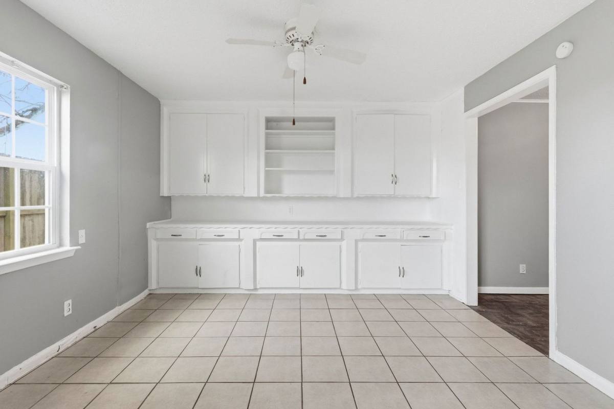 House for rent at 344 Pennington Dr, Alvin, TX 77511