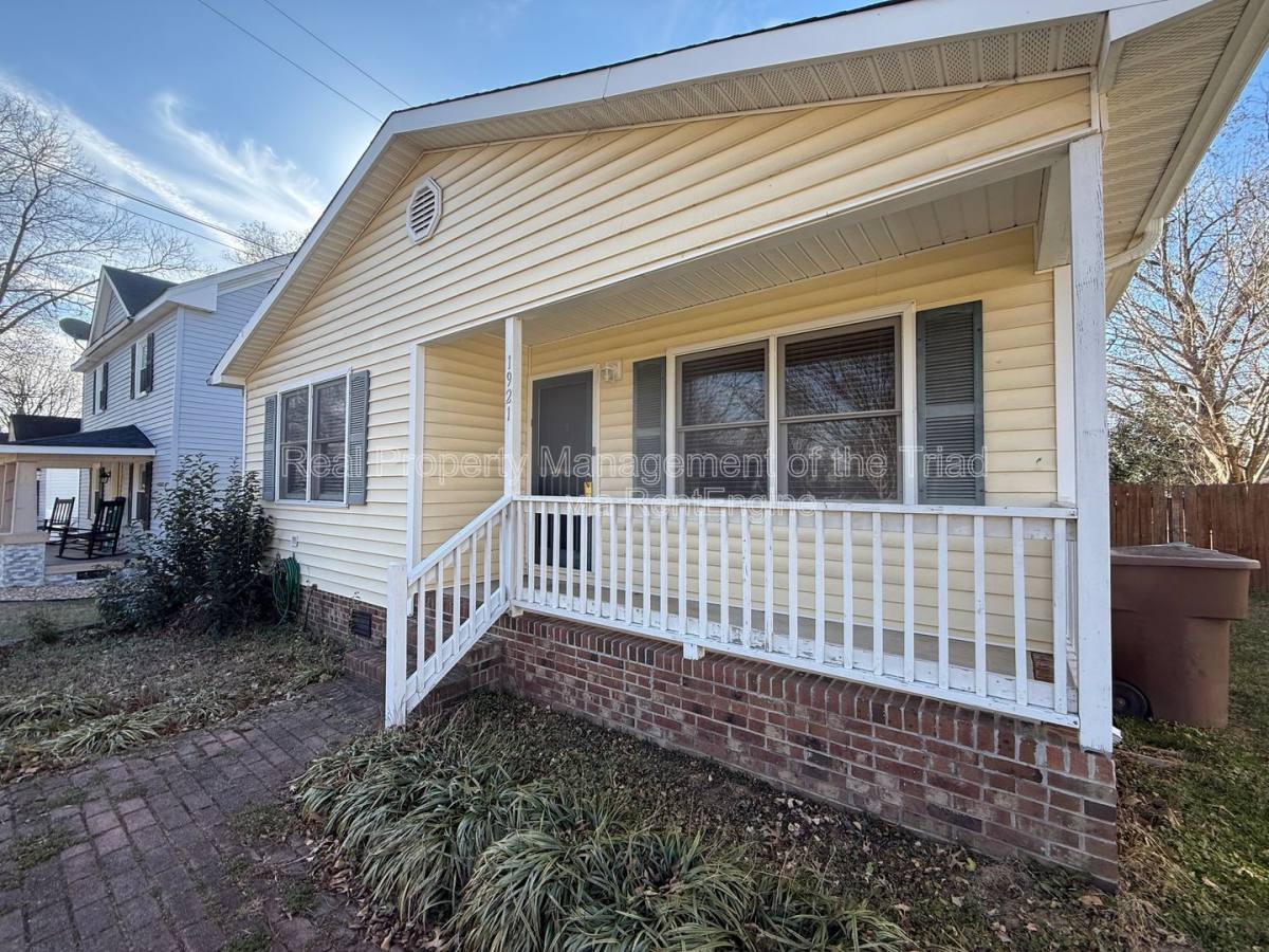 House for rent at 1921 Bradford St, Greensboro, NC 27405