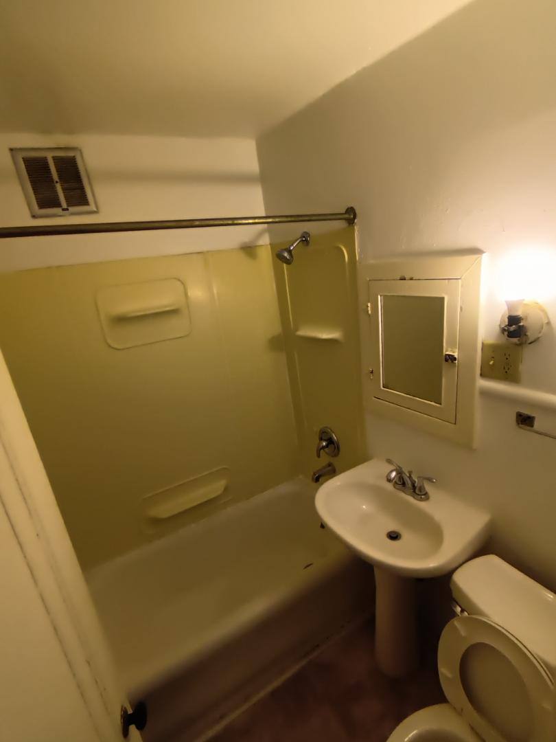 Apartment for rent at 2127 University Ave #4, Madison, WI 53711