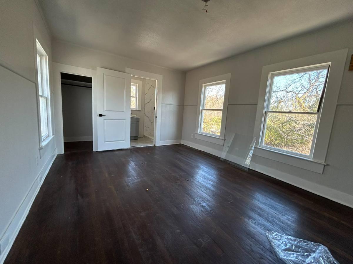 Apartment for rent at 329 Hot Wells Blvd #R, San Antonio, TX 78223