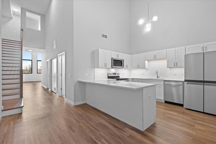 Apartment for rent at 1900 W Lawrence #219, Chicago, IL 60640
