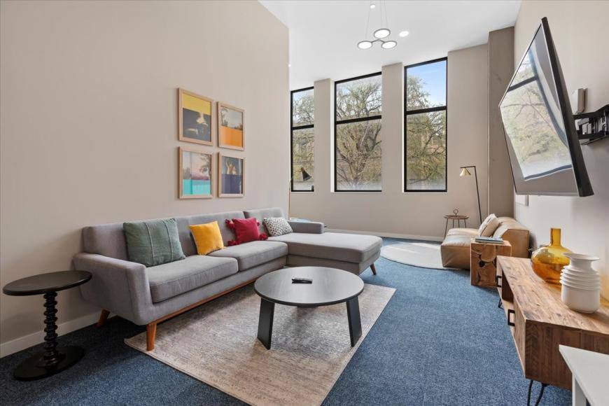 Apartment for rent at 1900 W Lawrence #219, Chicago, IL 60640