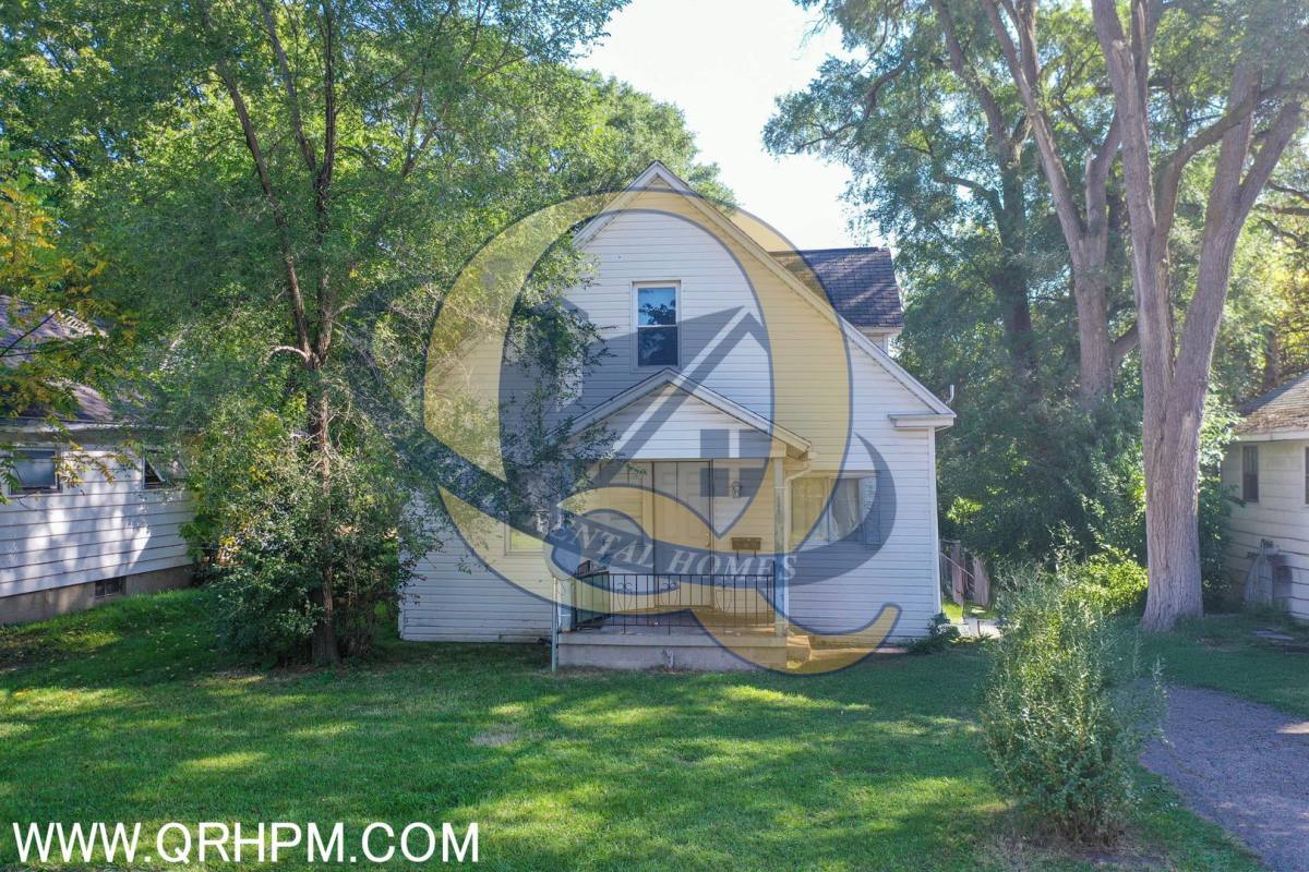 Townhouse for rent at 1932 Lowell Ave, Saginaw, MI 48601