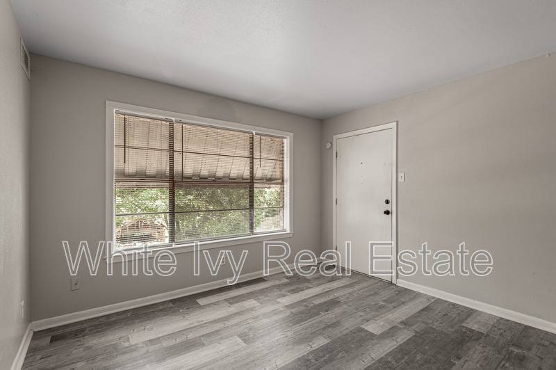 Apartment for rent at 818 University Ave #7, Huntsville, TX 77320