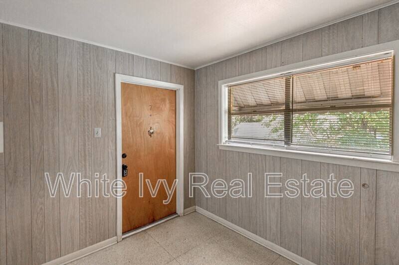 Apartment for rent at 818 University Ave #7, Huntsville, TX 77320