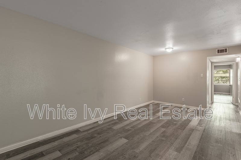 Apartment for rent at 818 University Ave #7, Huntsville, TX 77320