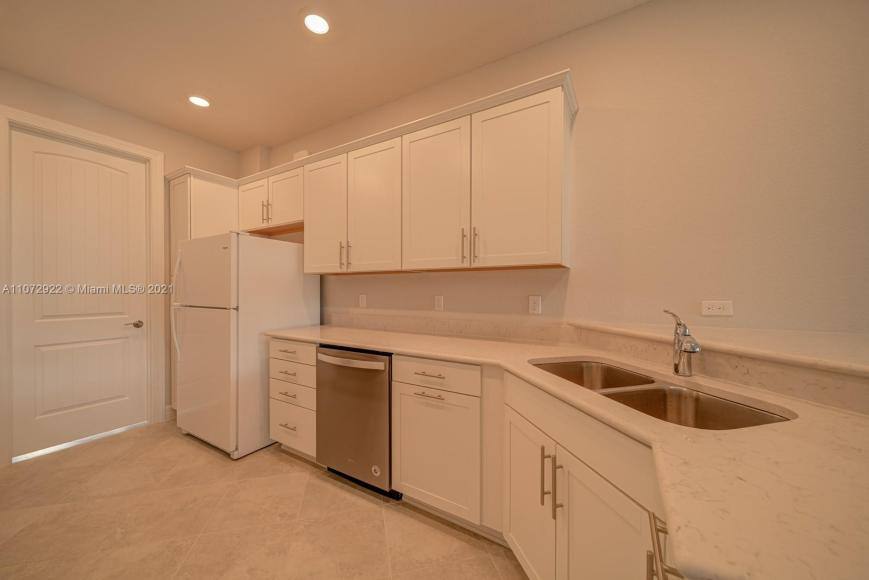 Townhouse for rent at 1280 Eucalyptus Dr, Hollywood, FL 33020