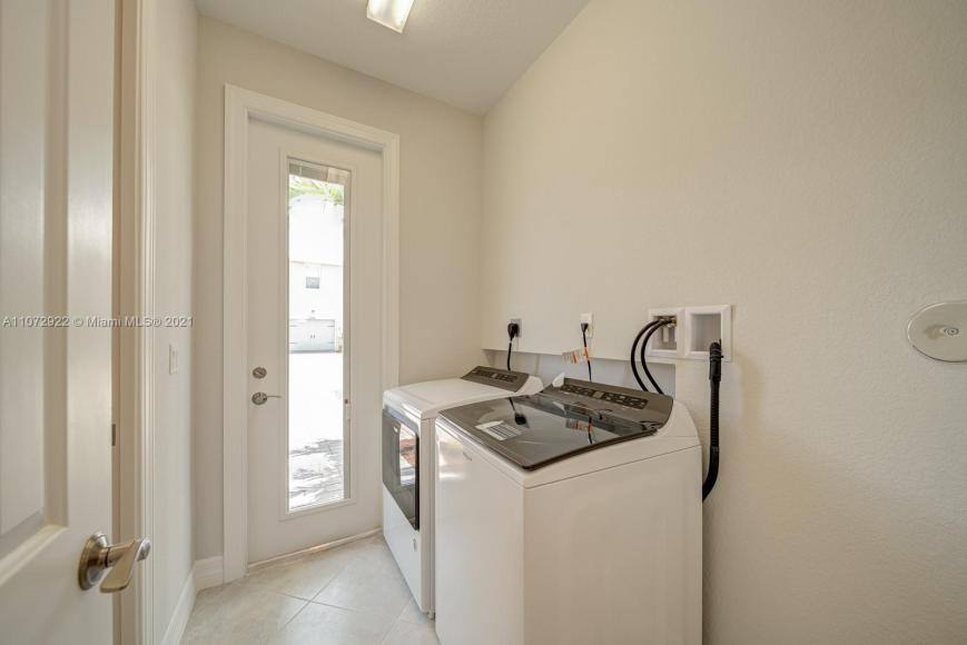 Townhouse for rent at 1280 Eucalyptus Dr, Hollywood, FL 33020