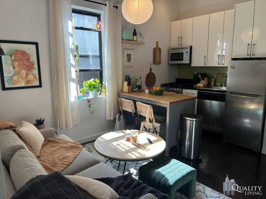 Apartment for rent at 75 W 71st St #1D, New York, NY 10023