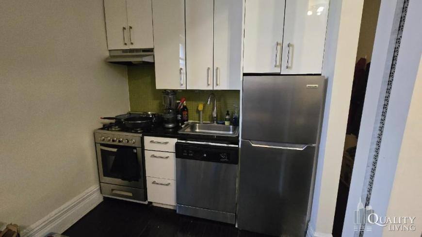 Apartment for rent at 75 W 71st St #1D, New York, NY 10023