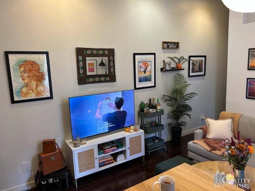 Apartment for rent at 75 W 71st St #1D, New York, NY 10023