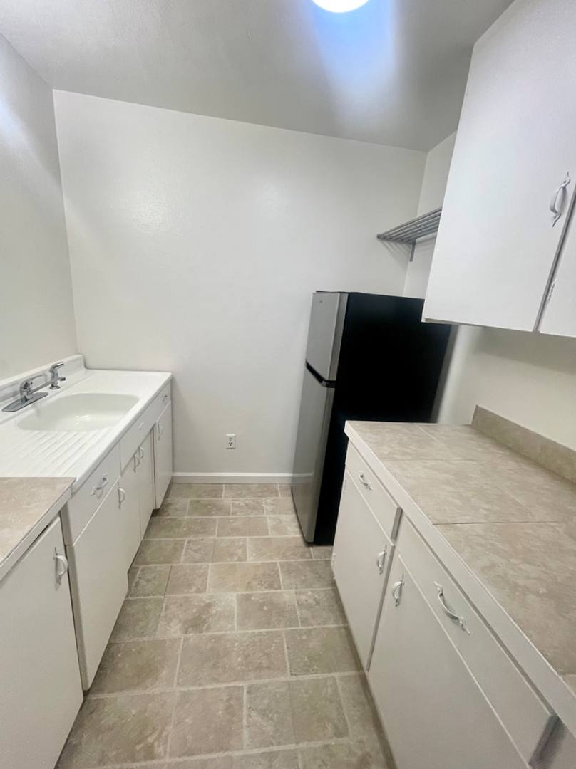 Apartment for rent at 2535 Kansas Ave, Santa Monica, CA 90404