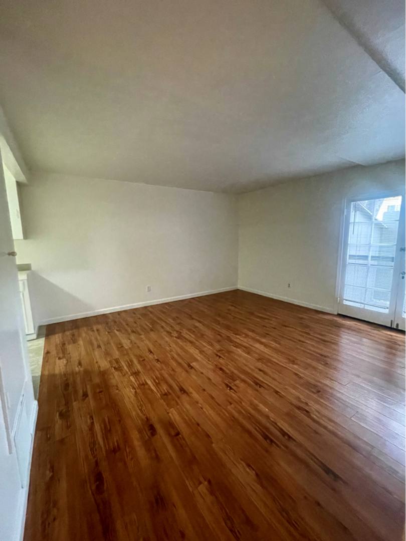 Apartment for rent at 2535 Kansas Ave, Santa Monica, CA 90404