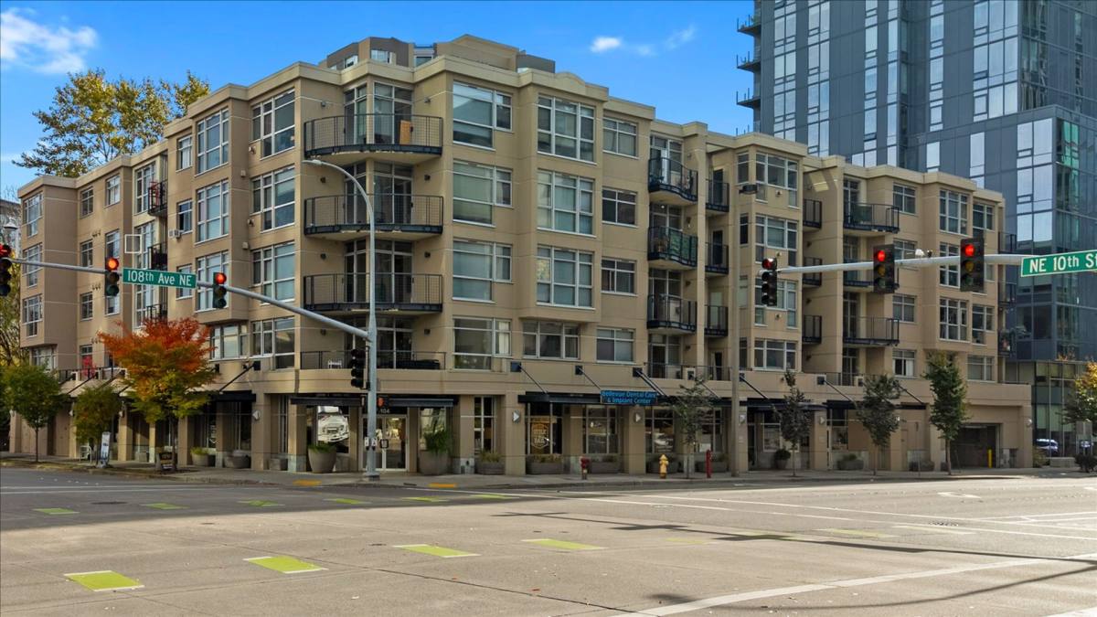 Apartment for rent at 900 108th Ave NE, Bellevue, WA 98004
