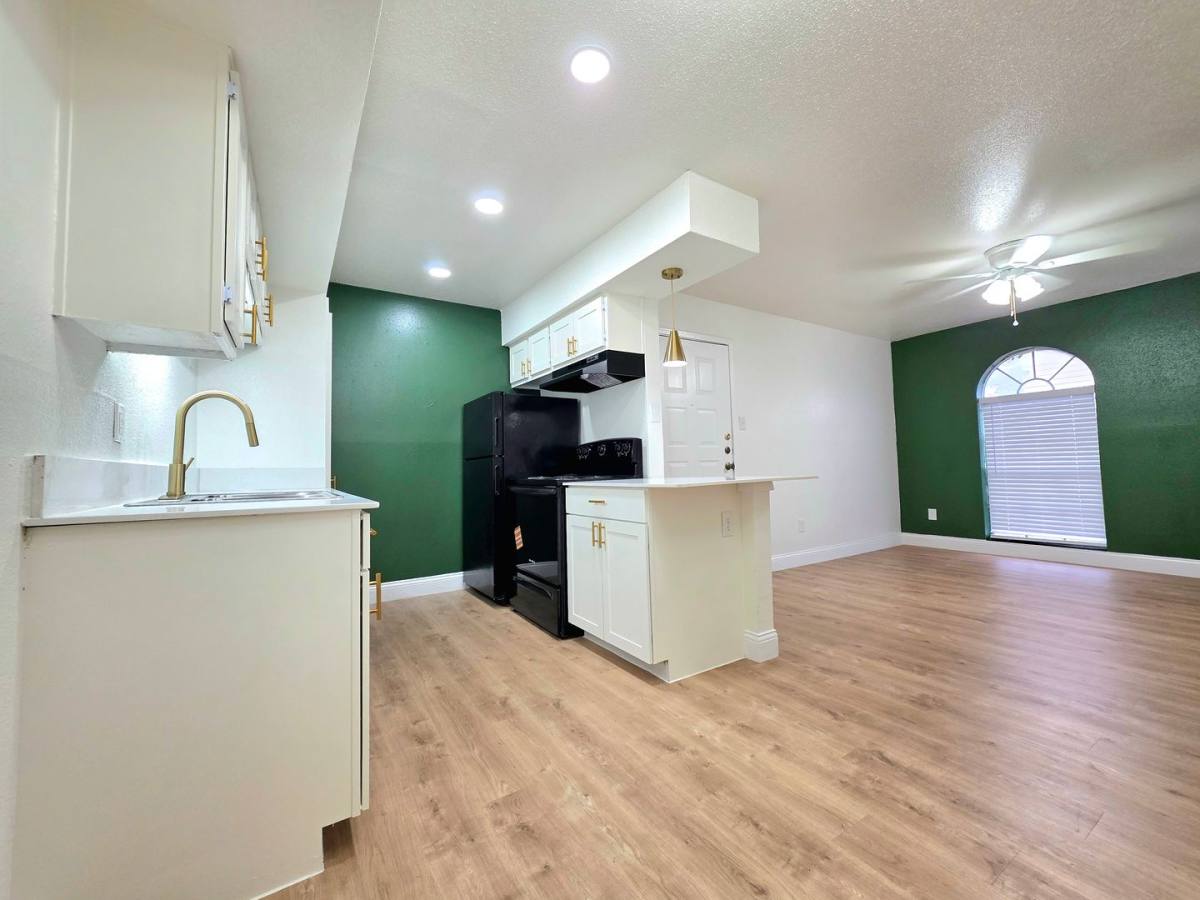 Apartment for rent at Oaks of Westlakes, 534 Hunt Lane, San Antonio, TX 78245