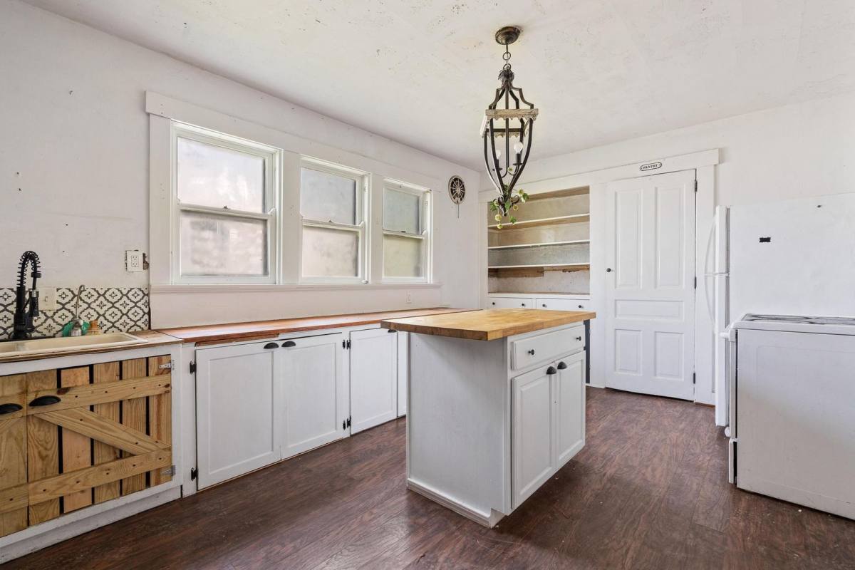 House for rent at 2225 Catalpa Dr, Dayton, OH 45406