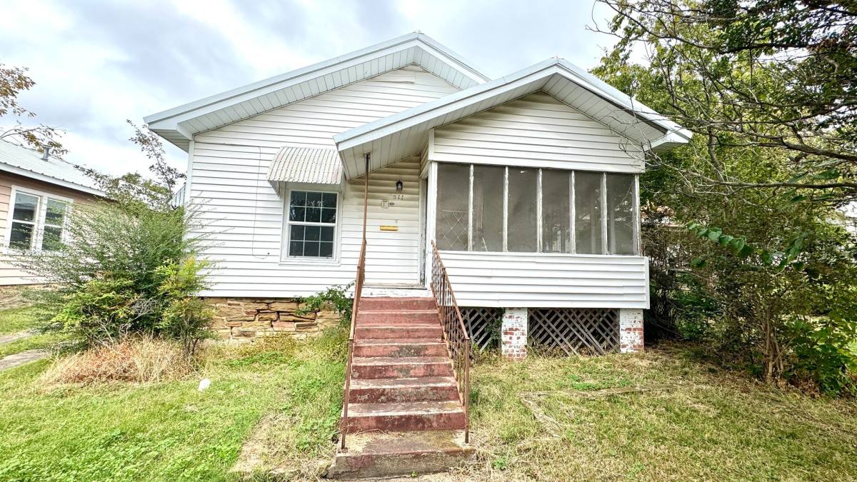 House for rent at 511 E Washington Ave, McAlester, OK 74501